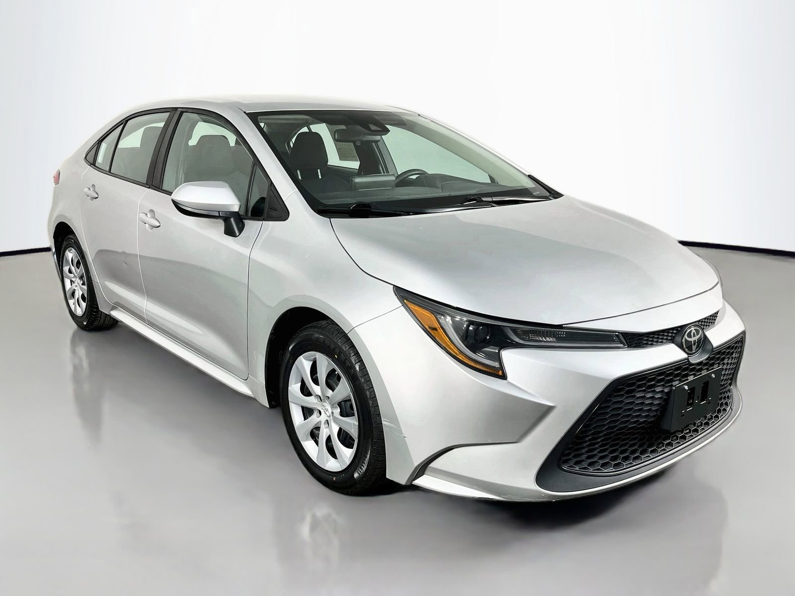 Used 2022 Toyota Corolla LE FWD image 3