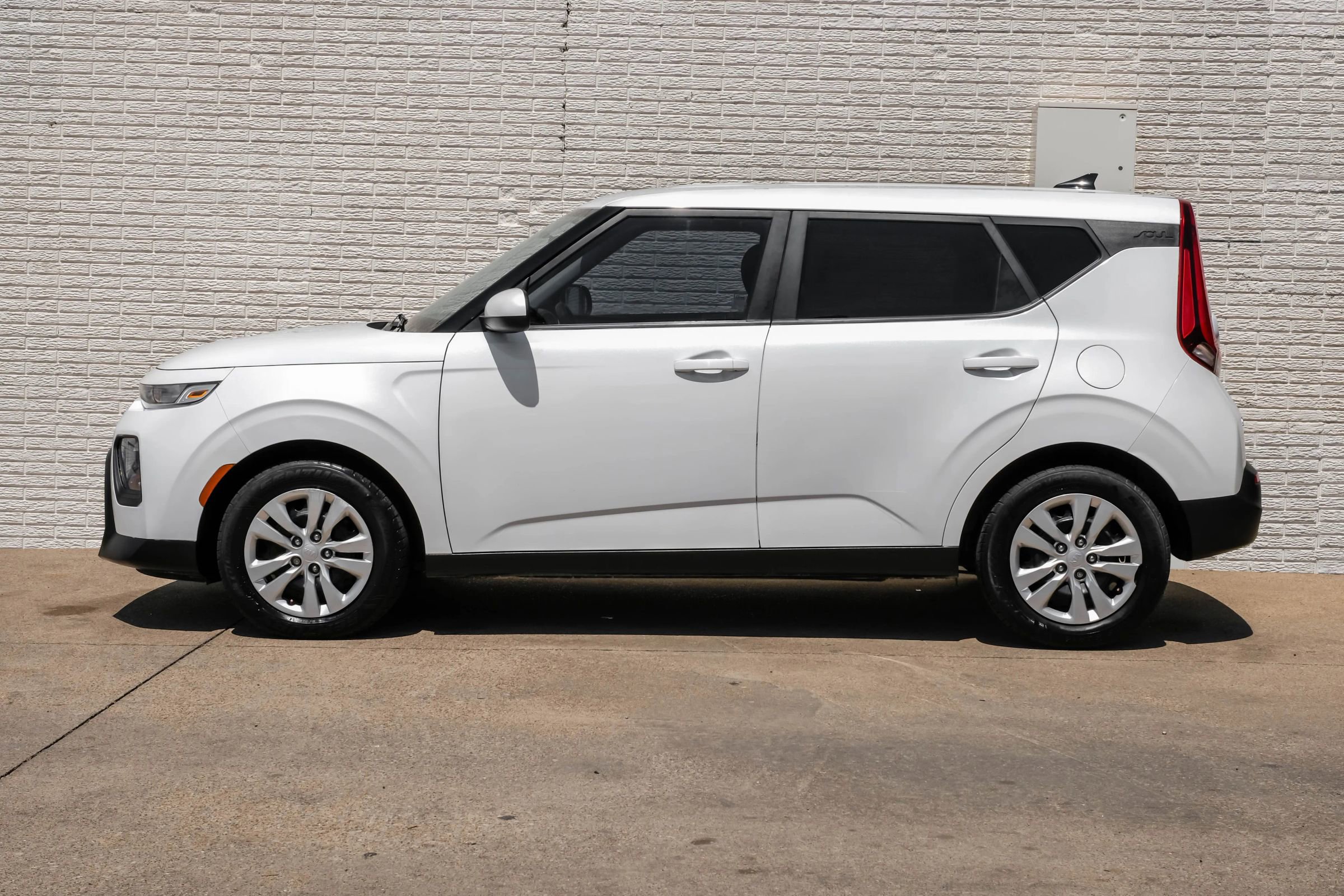 Used 2020 Kia Soul LX image 10