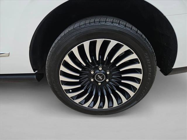 Used 2021 Lincoln Navigator Black Label w/ Cargo Convenience Package AWD/4WD image 9