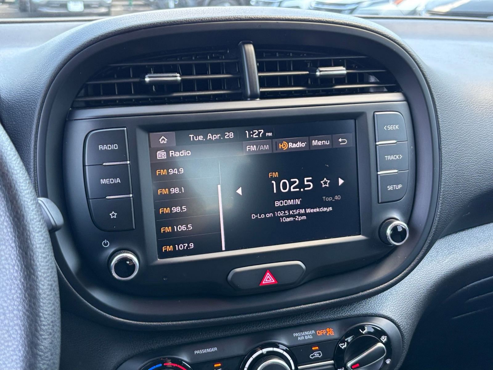 Used 2025 Kia Soul LX w/ LX Technology Package FWD image 20