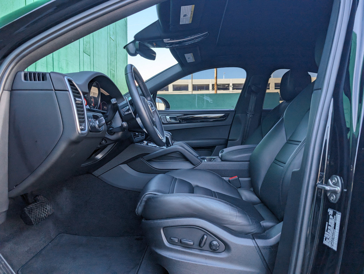 Used 2023 Porsche Cayenne Coupe image 18