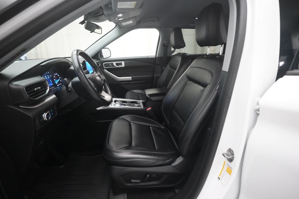 Used 2021 Ford Explorer XLT w/ Equipment Group 202A AWD/4WD image 7