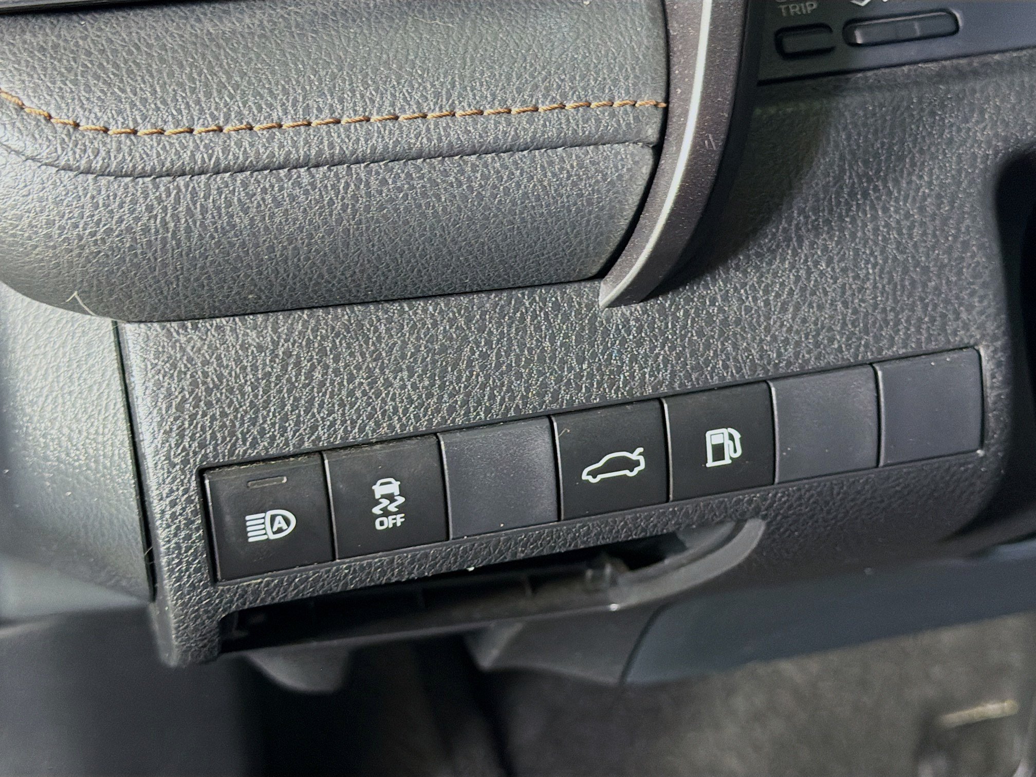 Used 2018 Toyota Camry LE FWD image 17