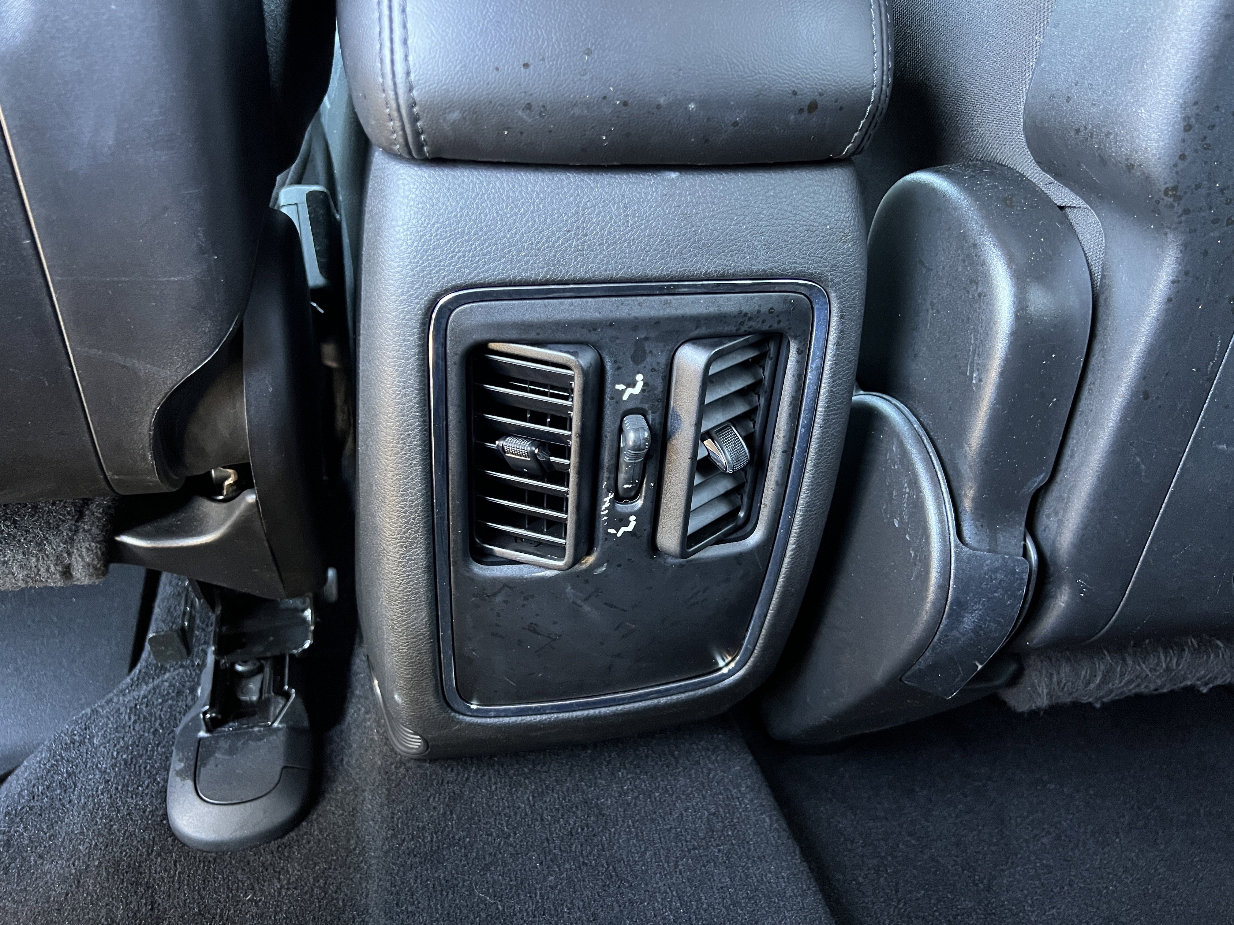 Used 2021 Jeep Grand Cherokee Laredo image 32