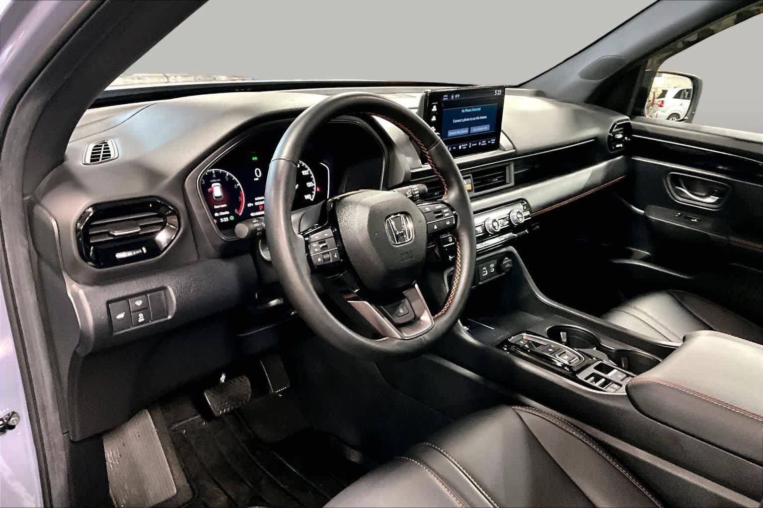 Used 2025 Honda Pilot TrailSport image 17