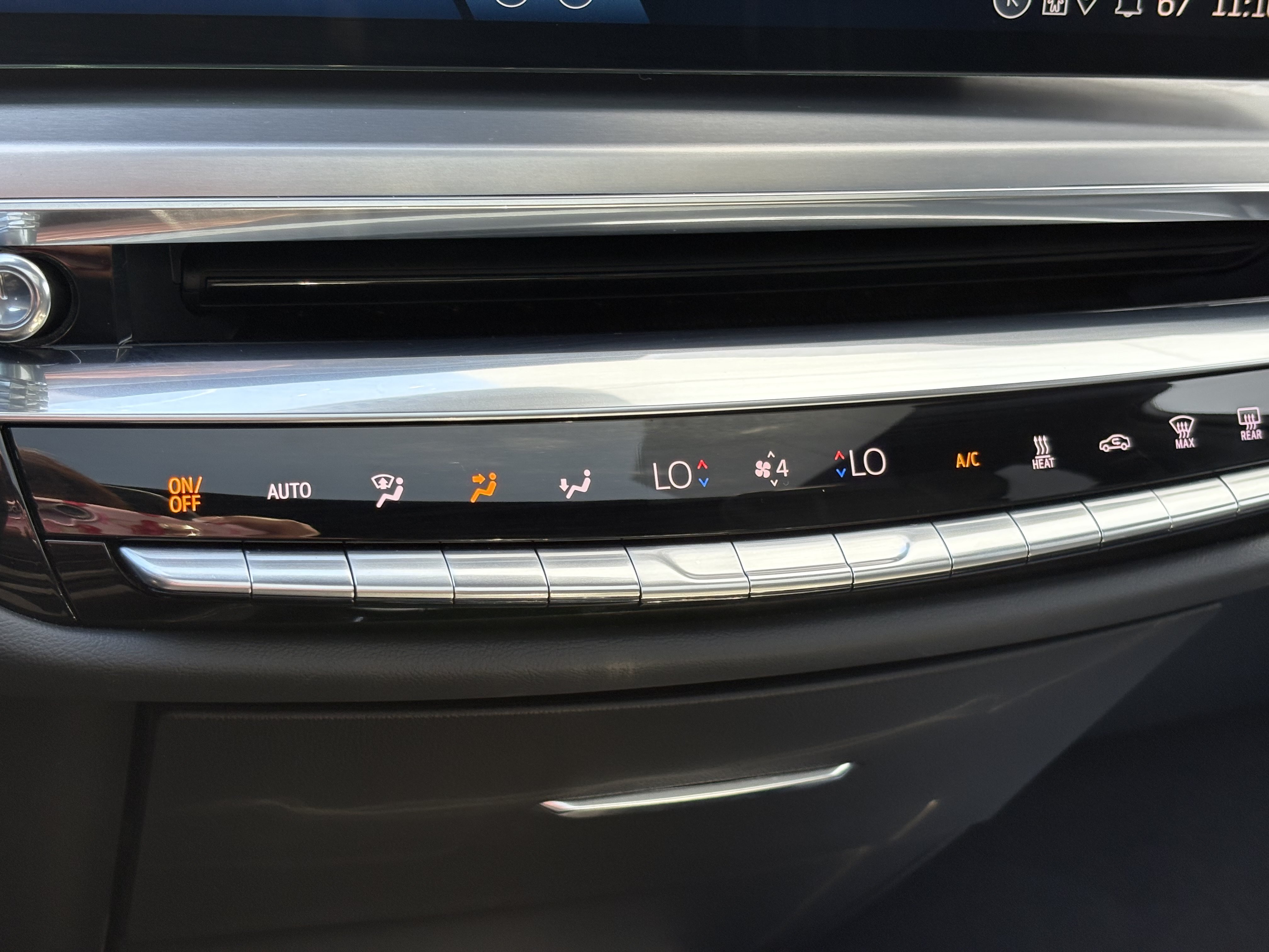 Used 2024 Cadillac Lyriq Luxury AWD/4WD image 24
