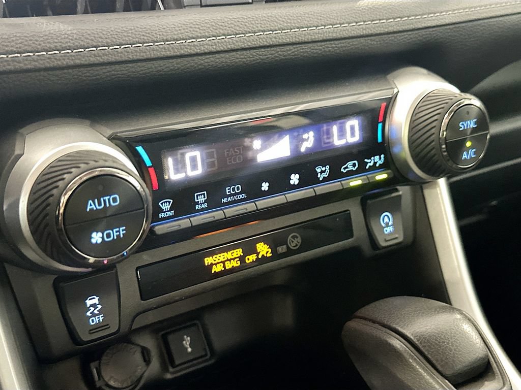Used 2022 Toyota RAV4 XLE AWD/4WD image 15