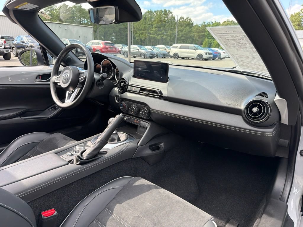 Used 2025 MAZDA MX-5 Miata RF Club w/ Weather Package RWD image 10