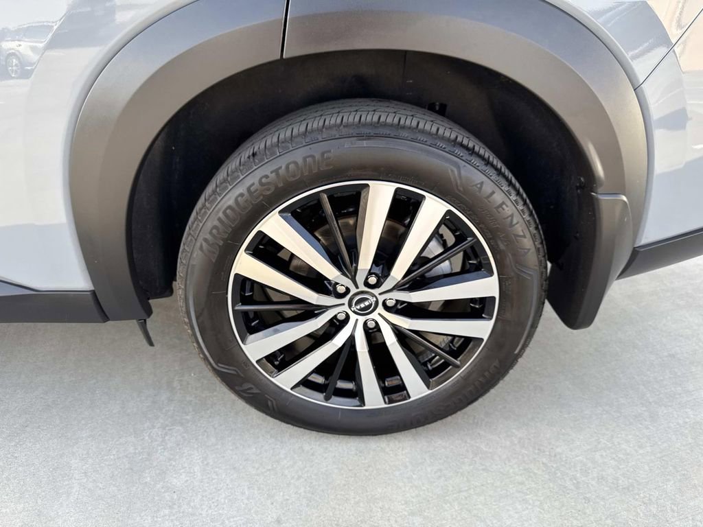 Used 2024 Nissan Pathfinder Platinum w/ Cargo Package image 6