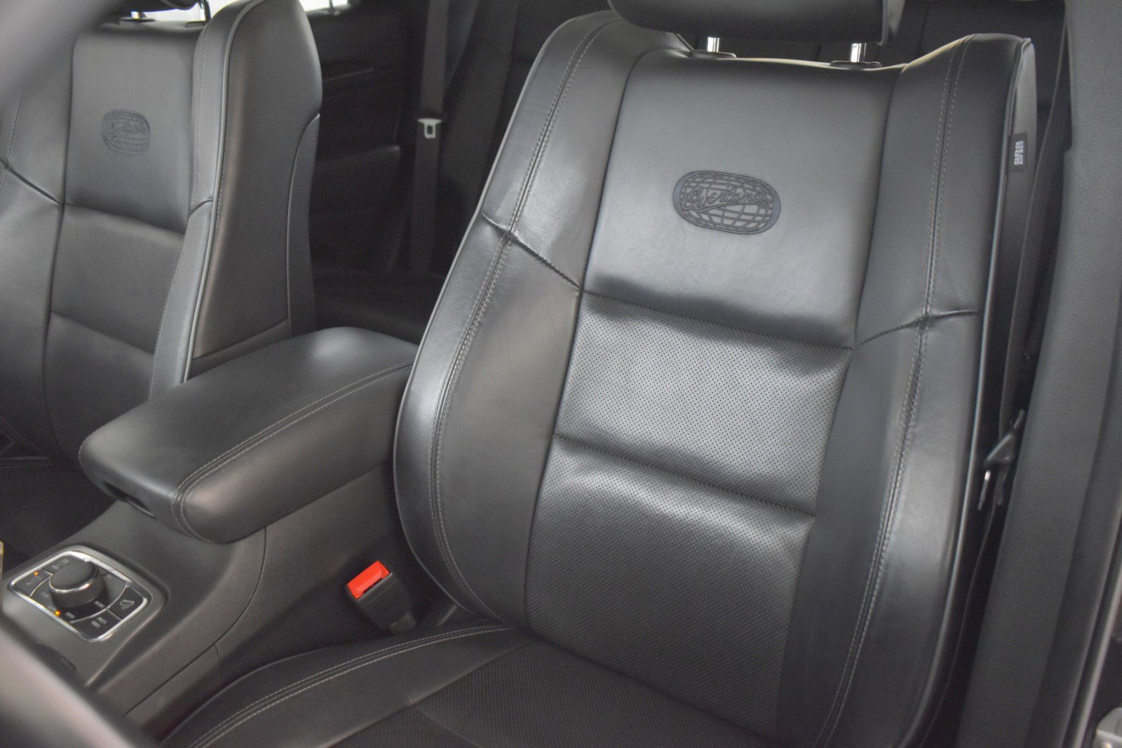 Used 2021 Jeep Grand Cherokee Overland AWD/4WD image 24