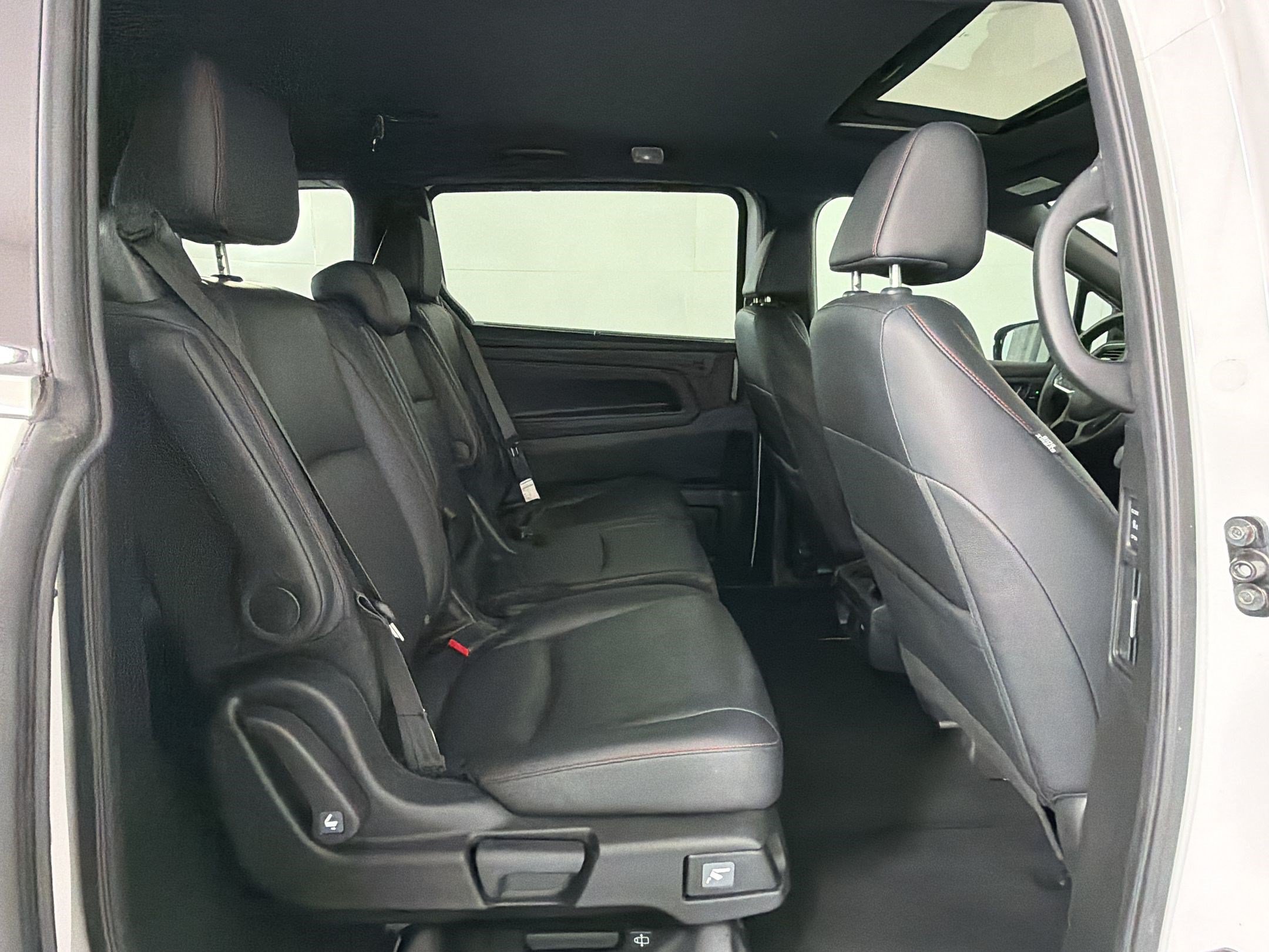 Used 2024 Honda Odyssey Sport image 30