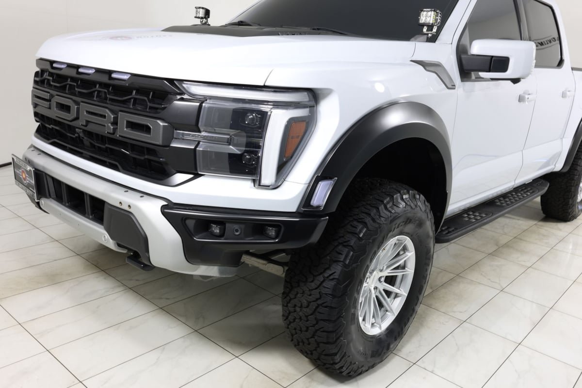 Used 2025 Ford F150 Raptor AWD/4WD image 48