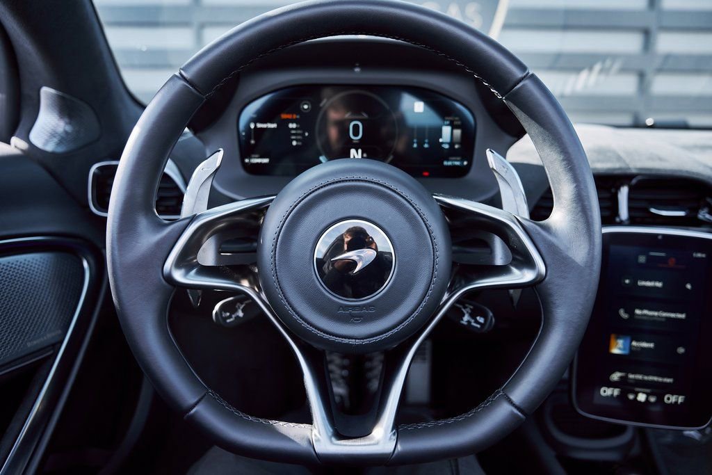Used 2025 McLaren Artura Spider RWD image 54