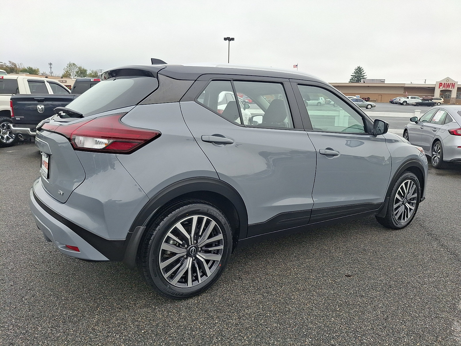 Used 2022 Nissan Kicks SV FWD image 6