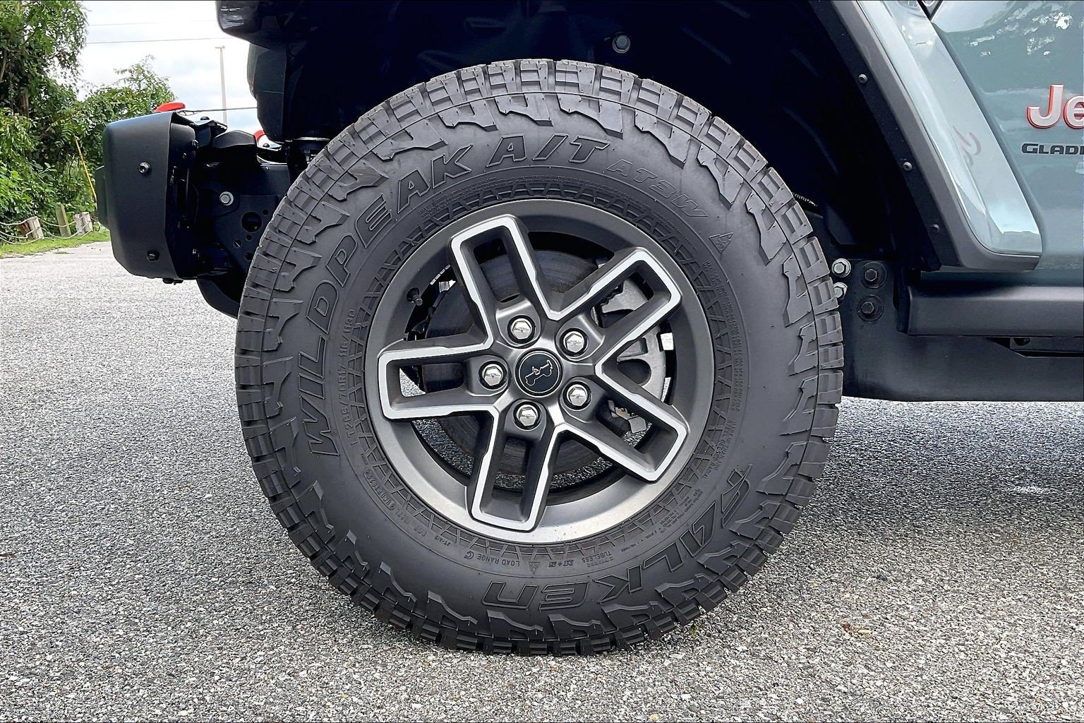 Used 2026 Jeep Gladiator Mojave AWD/4WD image 9