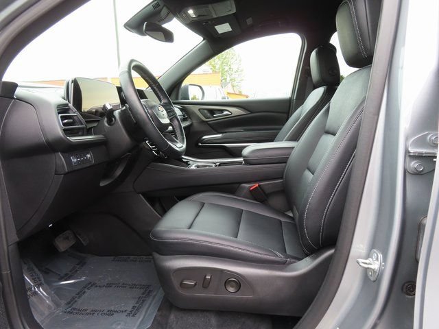 Used 2025 Chevrolet Traverse LT AWD/4WD image 13