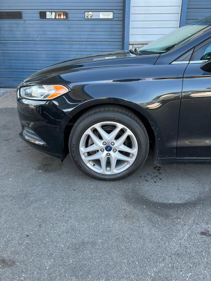 Used 2013 Ford Fusion SE image 2