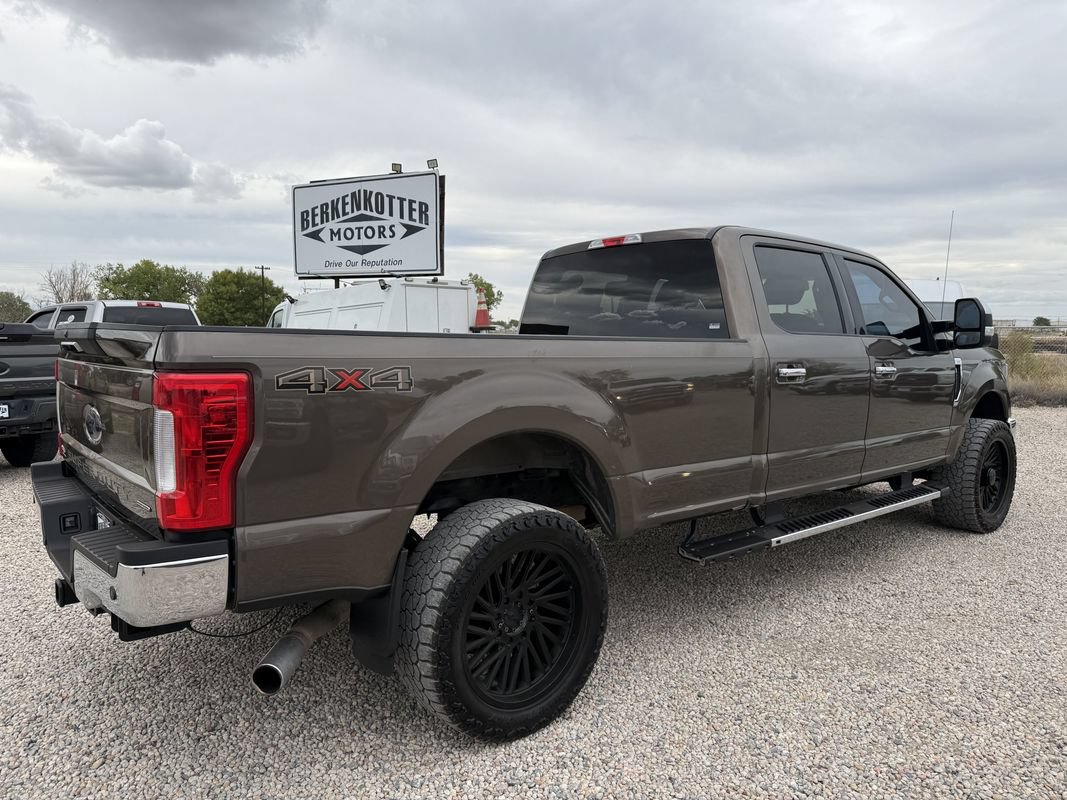 Used 2017 Ford F250 XLT w/ XLT Premium Package AWD/4WD image 10