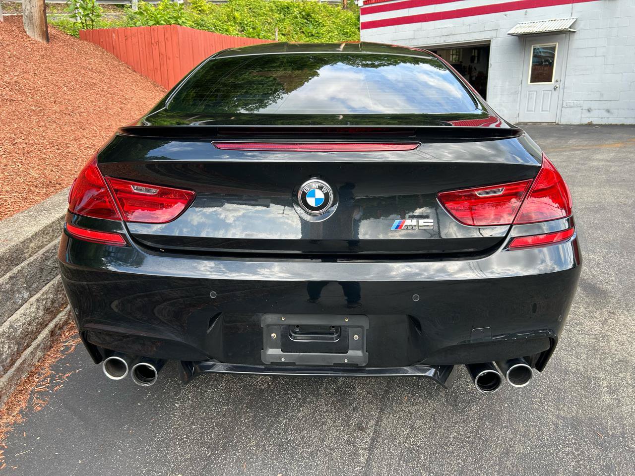 Used 2013 BMW M6 Coupe w/ Executive Pkg RWD image 4