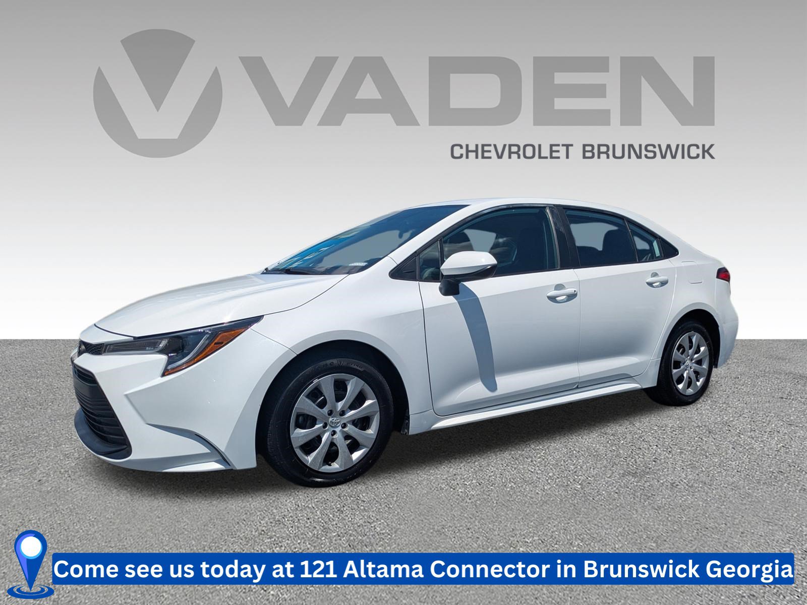 Used 2025 Toyota Corolla LE FWD image 1