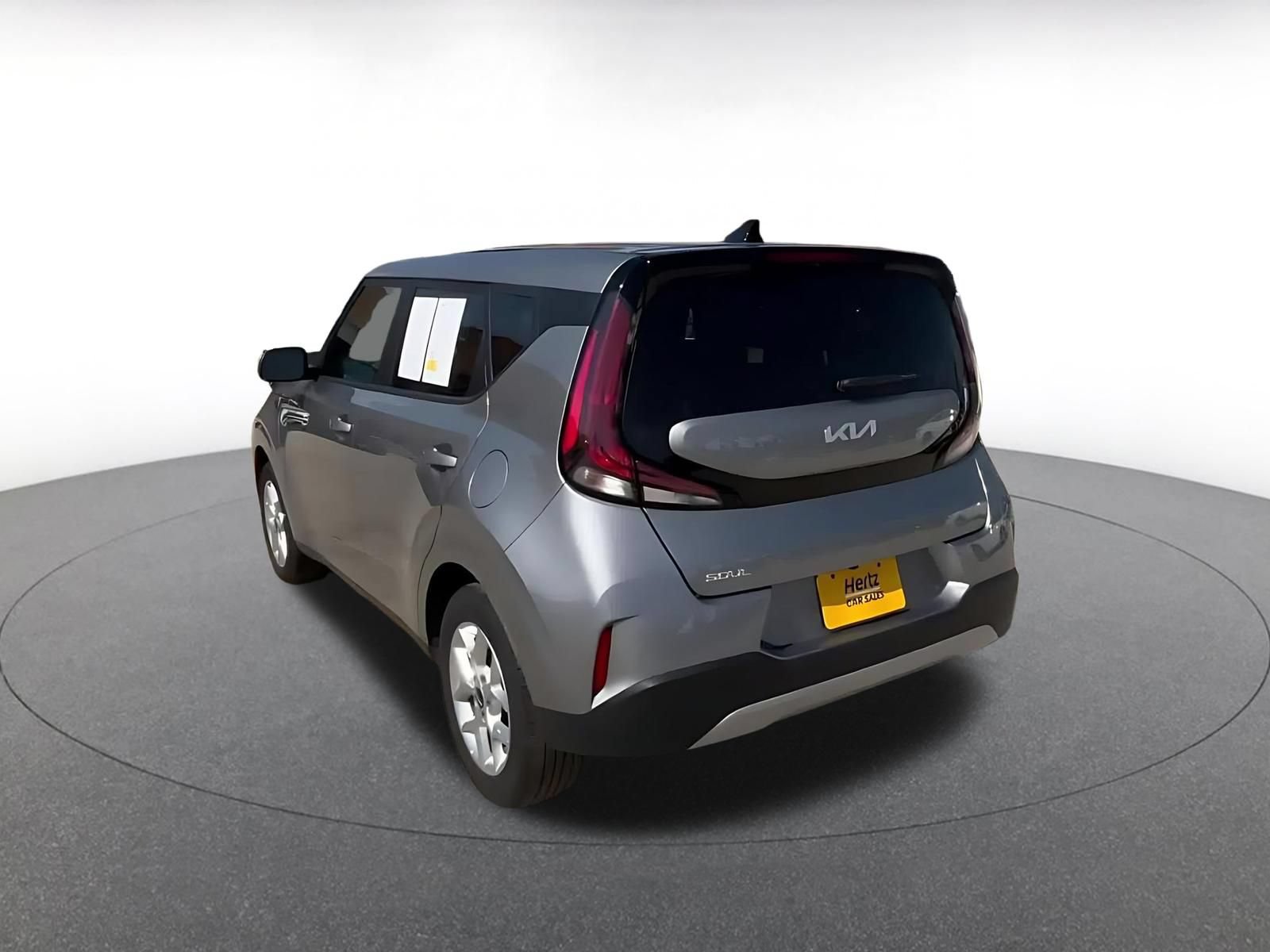 Used 2025 Kia Soul LX w/ LX Technology Package FWD image 10