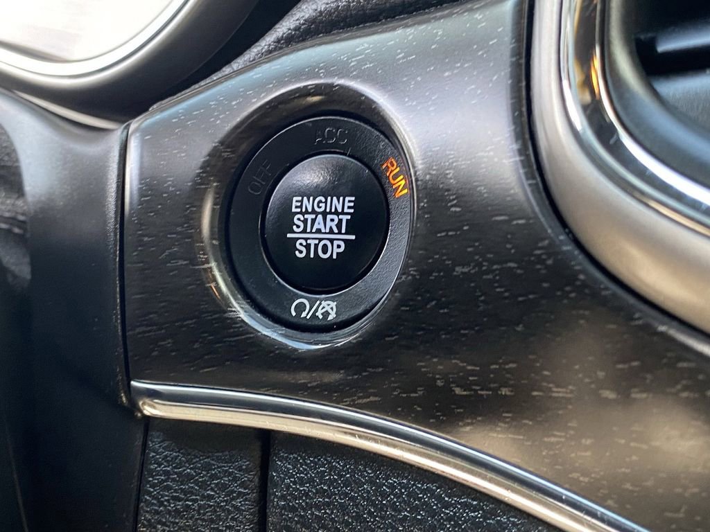 Used 2018 Jeep Grand Cherokee Limited image 29