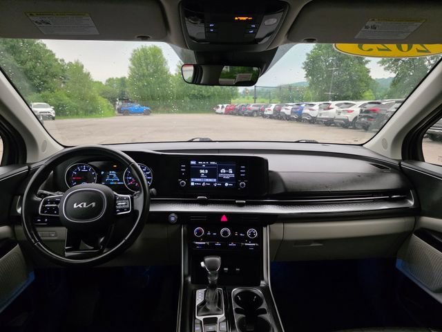 Used 2023 Kia Carnival LX FWD image 19