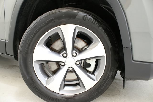 Used 2022 Jeep Cherokee Limited AWD/4WD image 32