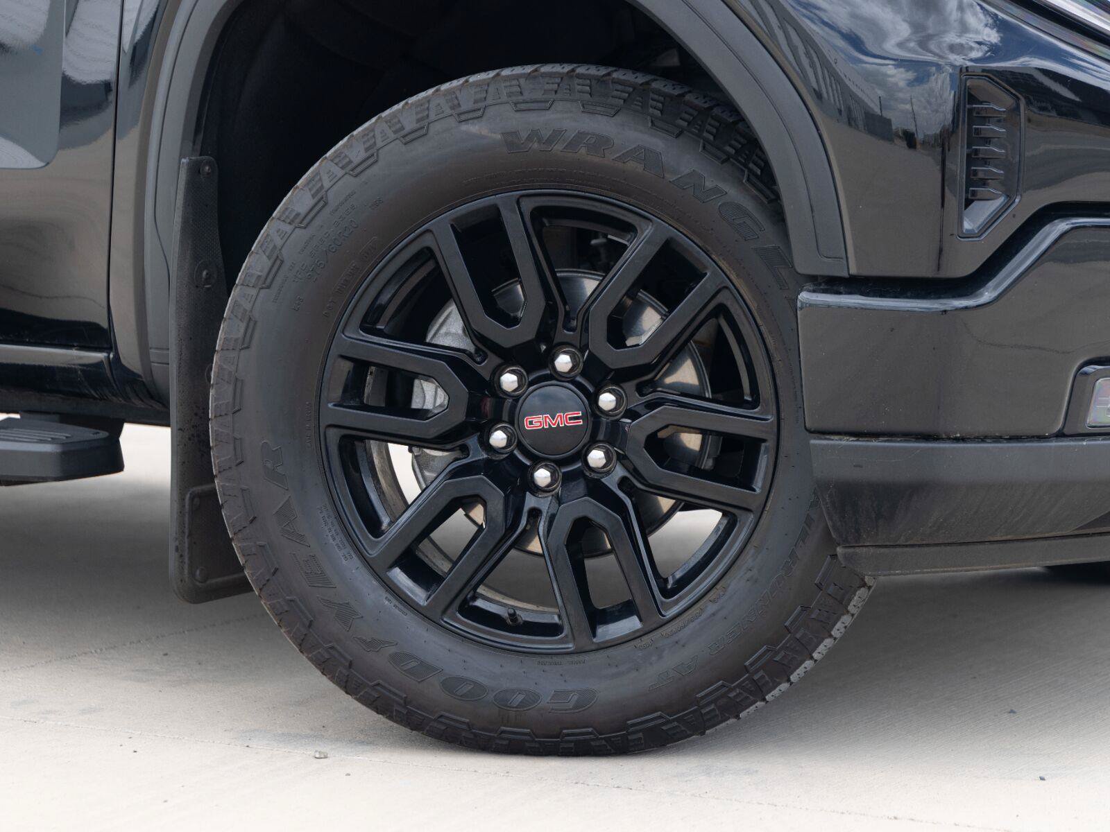 Used 2024 GMC Sierra 1500 Elevation w/ Elevation Premium Package AWD/4WD image 4