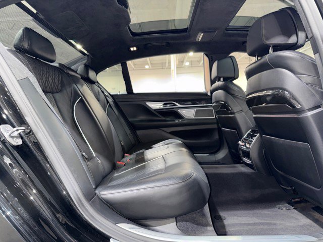 Used 2016 BMW 750i RWD image 62