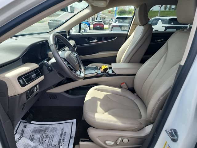 Used 2023 Lincoln Nautilus FWD image 9