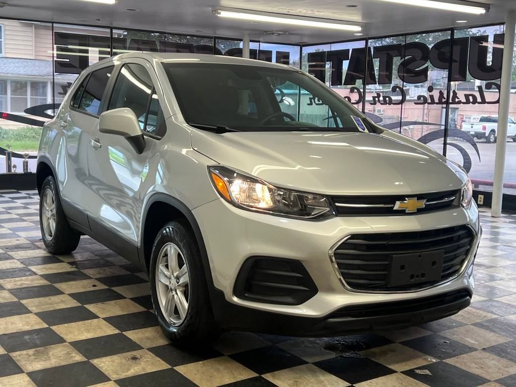 Used 2022 Chevrolet Trax LS w/ Tint and Cruise Package image 13