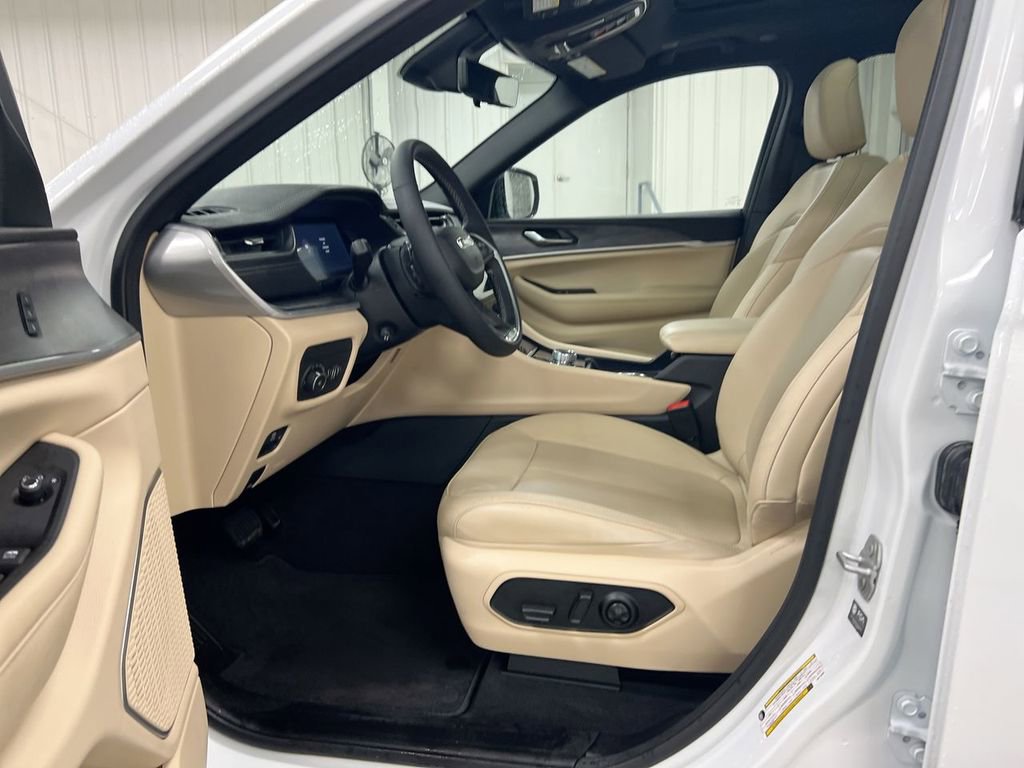 New 2025 Jeep Grand Cherokee L Limited w/ Luxury Tech Group II image 20