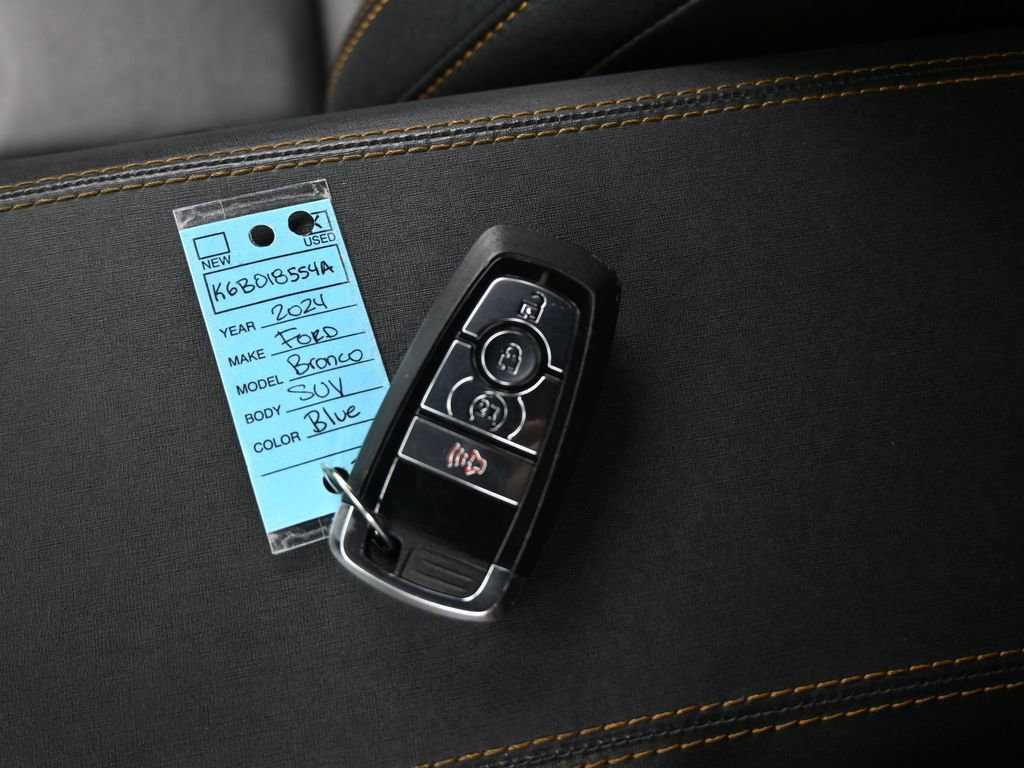 Used 2024 Ford Bronco Badlands image 16