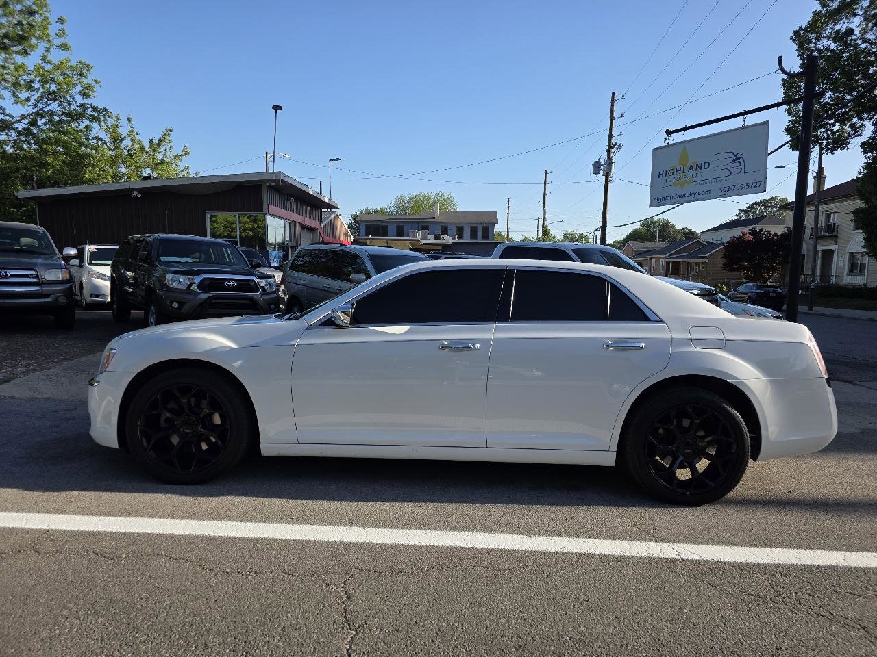 Used 2014 Chrysler 300 C AWD/4WD image 2