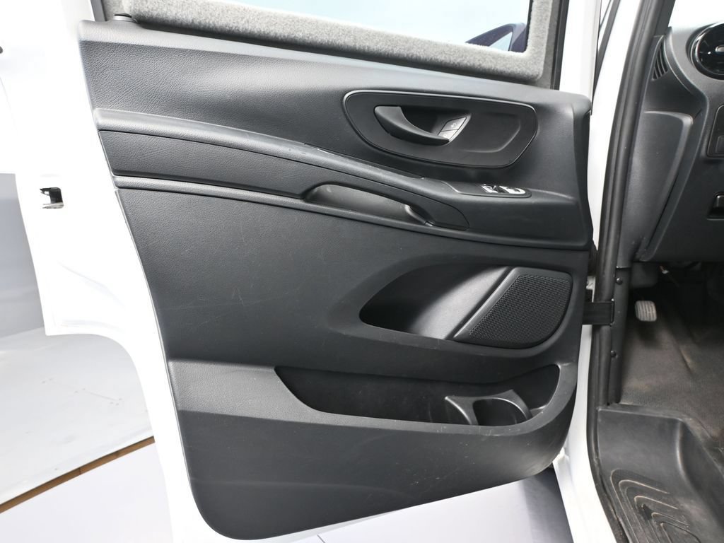 Used 2023 Mercedes-Benz Metris image 16
