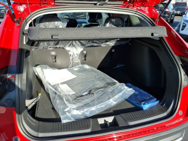 New 2026 Chevrolet Trax LT w/ LT Convenience Package FWD image 9