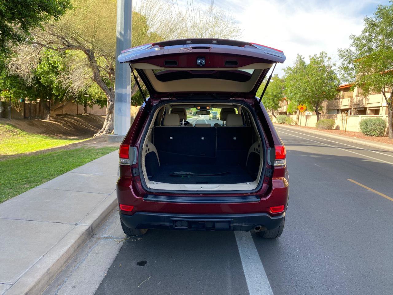 Used 2016 Jeep Grand Cherokee Laredo image 8