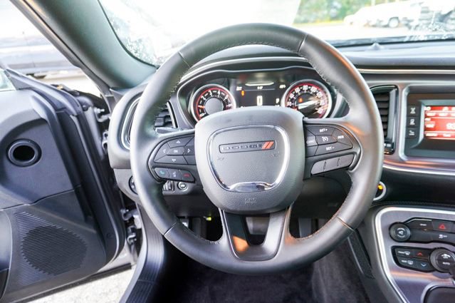 Used 2016 Dodge Challenger SXT image 10