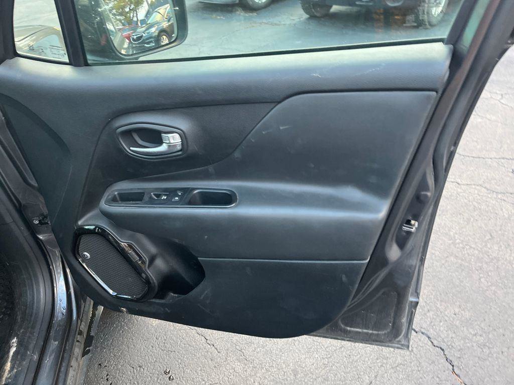 Used 2017 Jeep Renegade Altitude AWD/4WD image 27