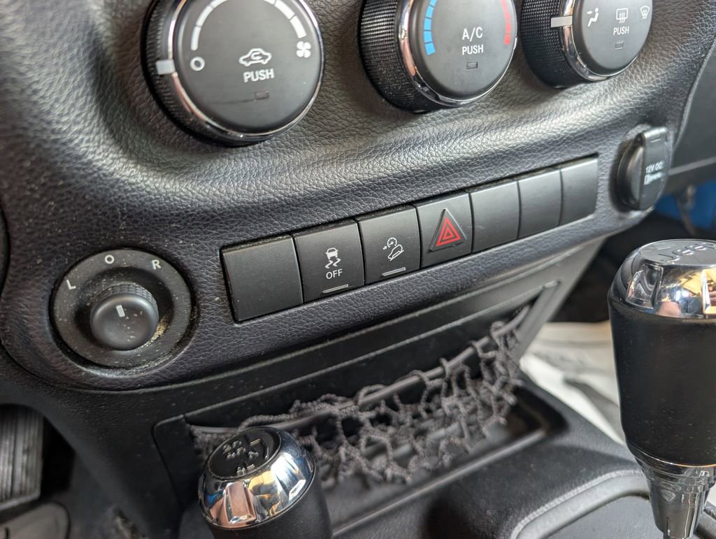 Used 2015 Jeep Wrangler Sport image 23