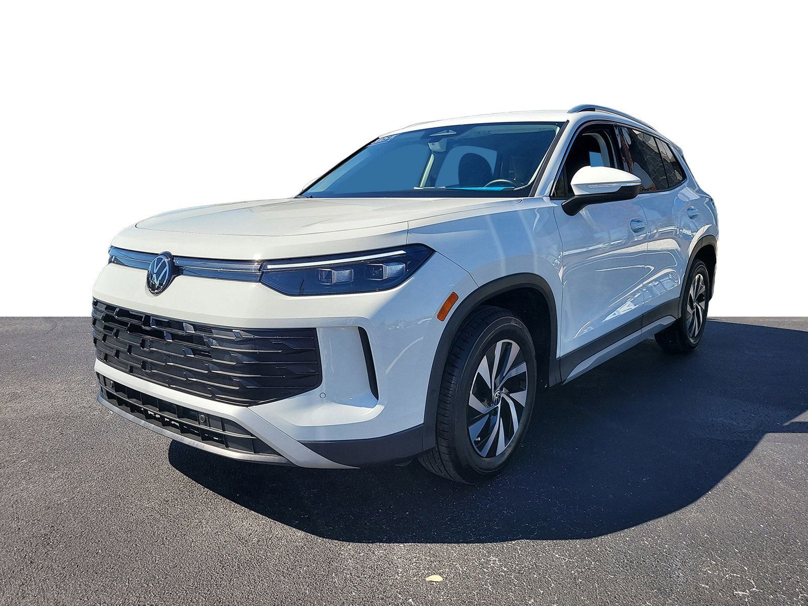 Certified 2025 Volkswagen Tiguan S image 4