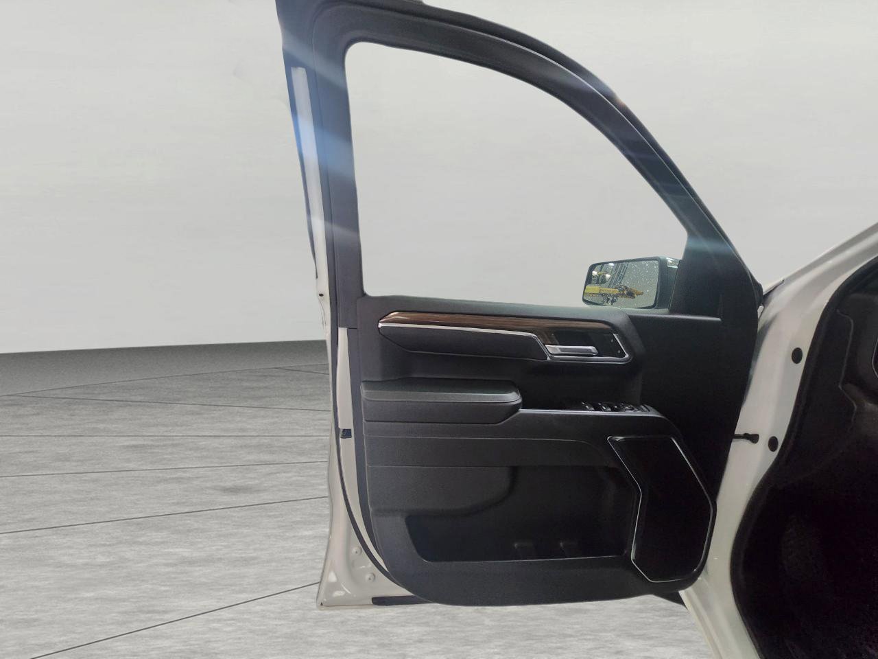 Used 2024 Chevrolet Silverado 1500 LT image 14