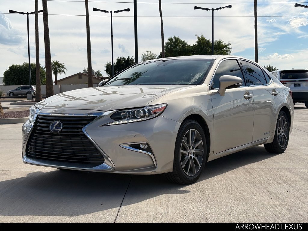 Used 2018 Lexus ES 300h w/ Luxury Package FWD image 2