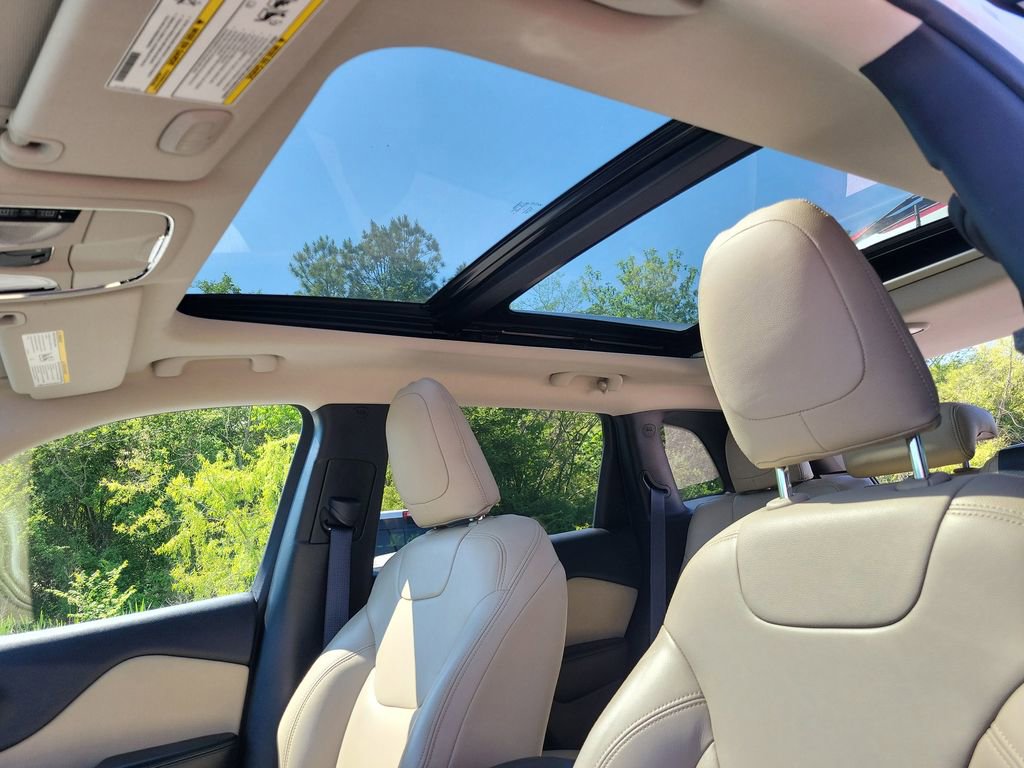 Used 2016 Jeep Cherokee Latitude w/ Comfort/Convenience Group FWD image 30