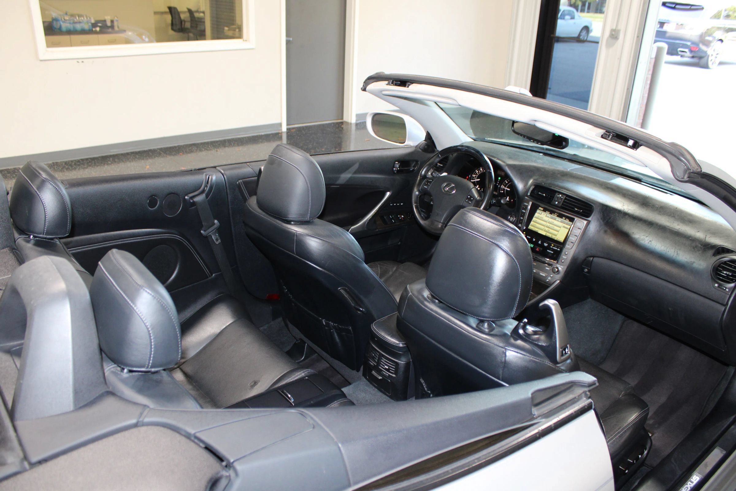 Used 2010 Lexus IS 350C w/ Luxury Pkg RWD image 45