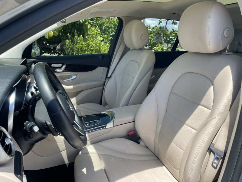Used 2021 Mercedes-Benz GLC 300 image 2