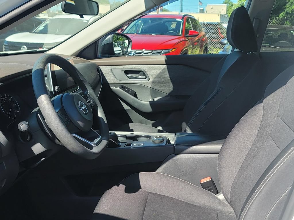 Used 2023 Nissan Rogue S AWD/4WD image 14