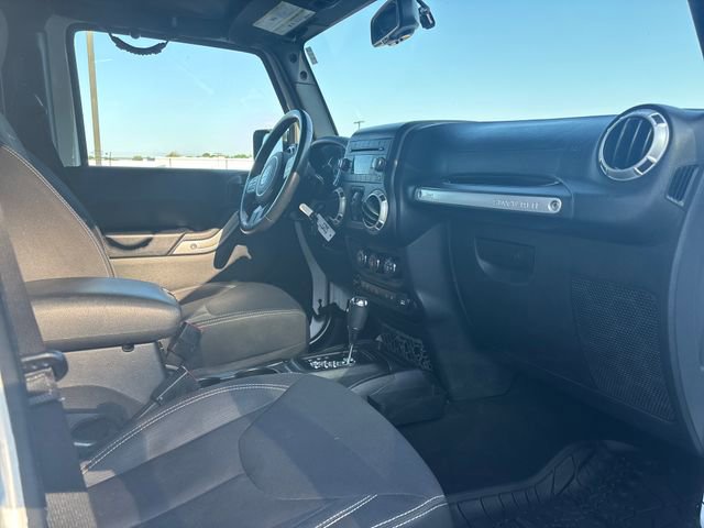 Used 2018 Jeep Wrangler Unlimited Sahara w/ Connectivity Group AWD/4WD image 8