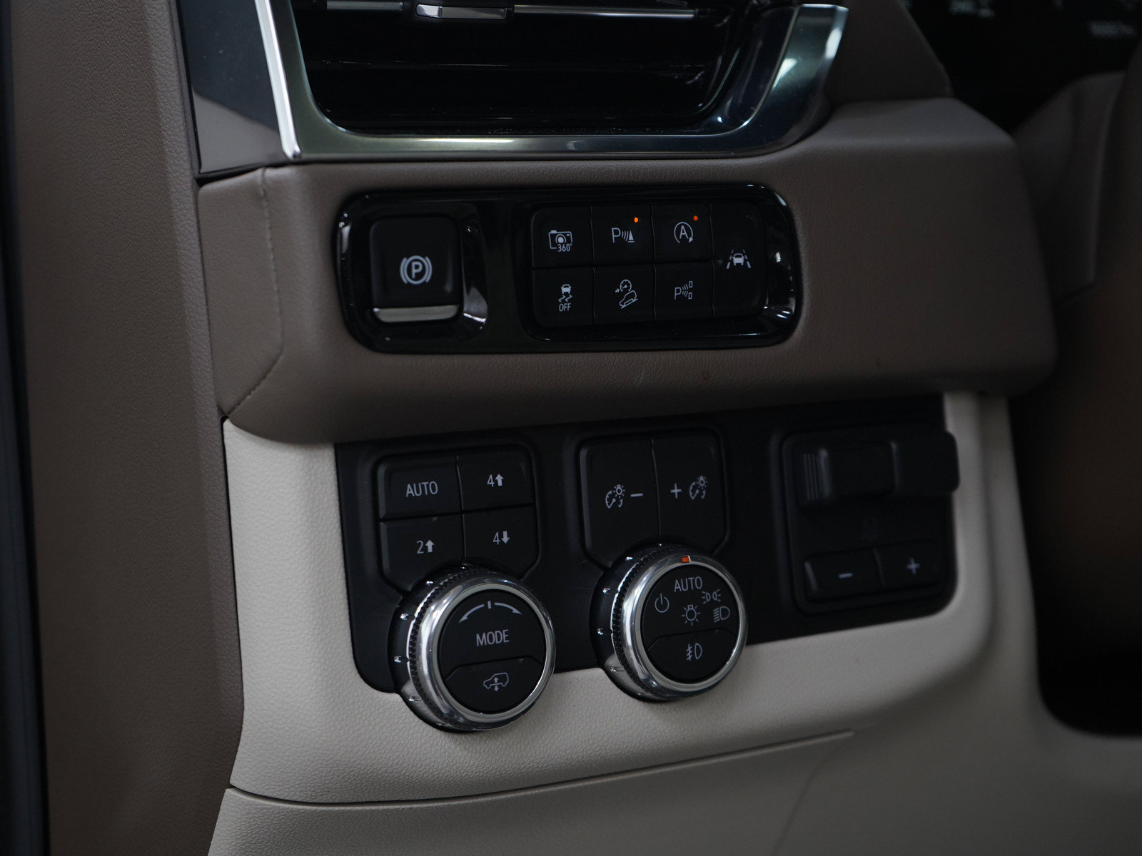 Used 2026 GMC Yukon Denali w/ Denali Reserve Package AWD/4WD image 24